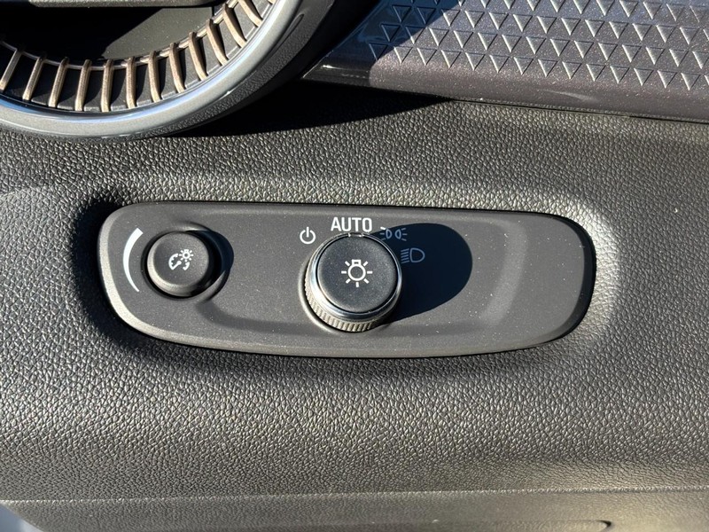 Chevrolet Trax Vehicle Image 12