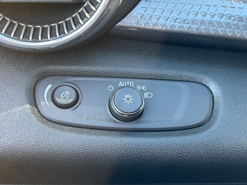 Chevrolet Trax Vehicle Image 12