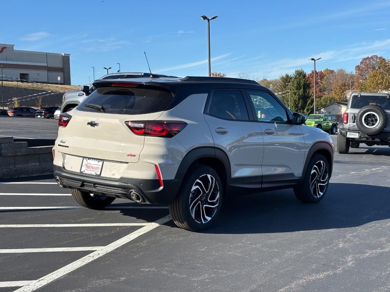 Chevrolet TrailBlazer Vehicle Image 04
