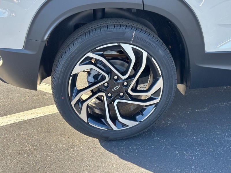 Chevrolet TrailBlazer Vehicle Image 05