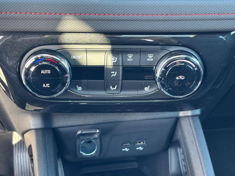 Chevrolet TrailBlazer Vehicle Image 18