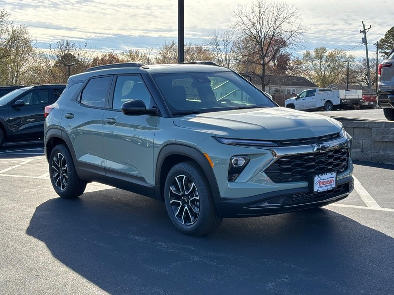 Chevrolet TrailBlazer Vehicle Image 02