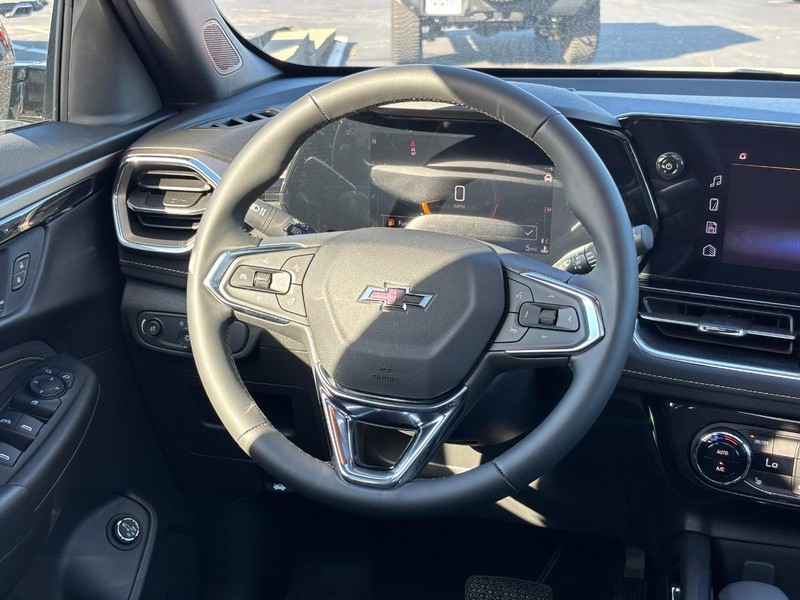 Chevrolet TrailBlazer Vehicle Image 08