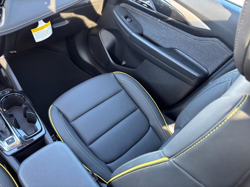 Chevrolet TrailBlazer Vehicle Image 11