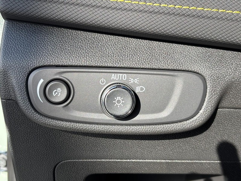 Chevrolet TrailBlazer Vehicle Image 12