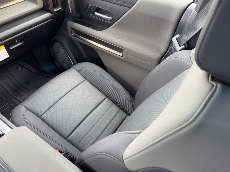 GMC HUMMER EV SUV Vehicle Image 06