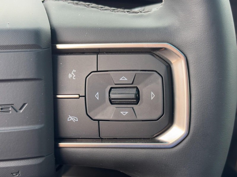 GMC HUMMER EV SUV Vehicle Image 09