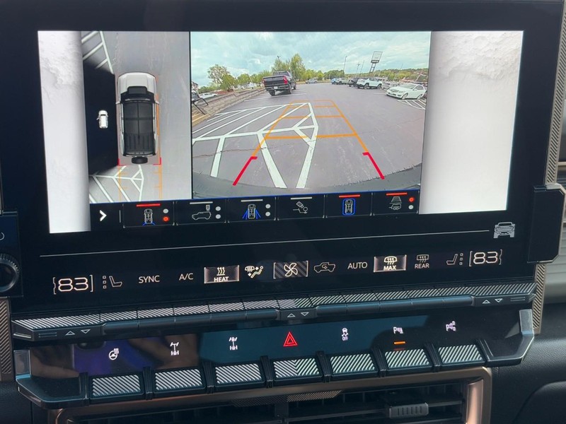 GMC HUMMER EV SUV Vehicle Image 12