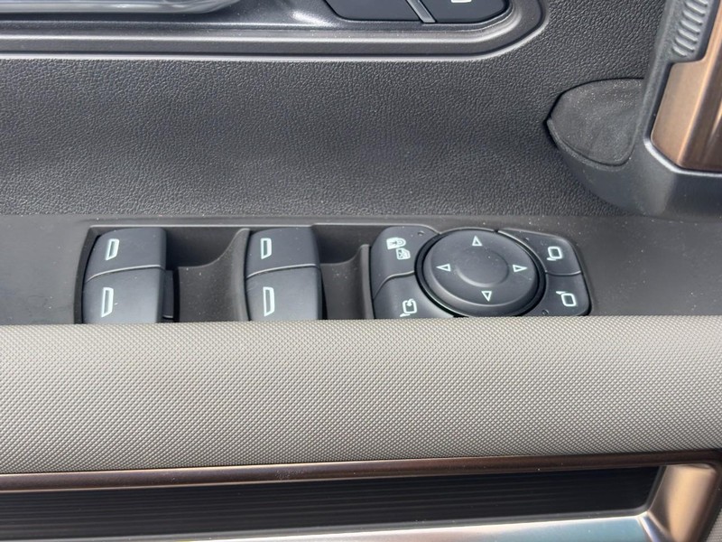 GMC HUMMER EV SUV Vehicle Image 14