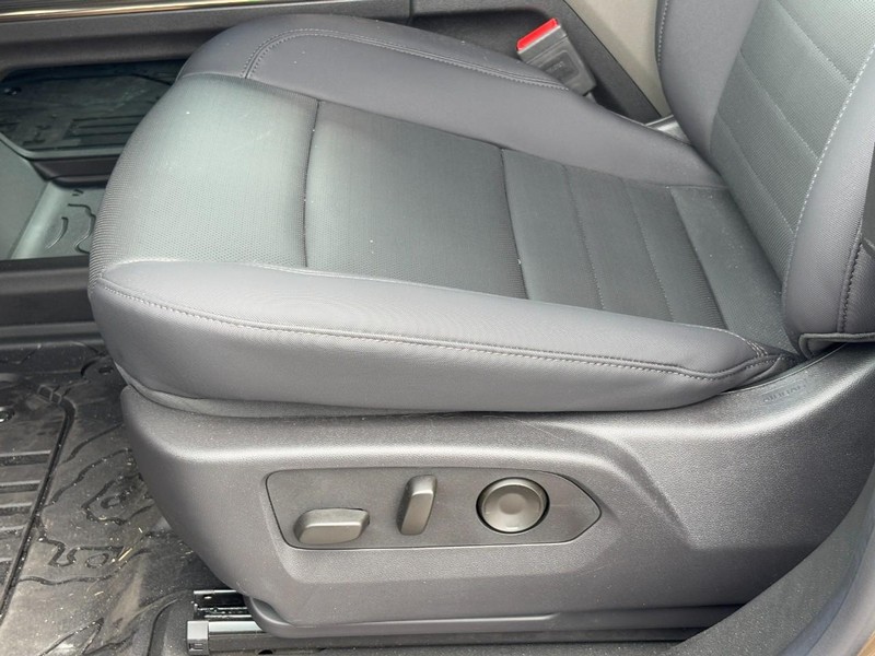 GMC HUMMER EV SUV Vehicle Image 16