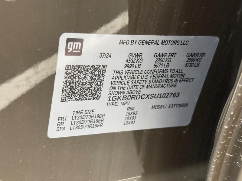 GMC HUMMER EV SUV Vehicle Image 18