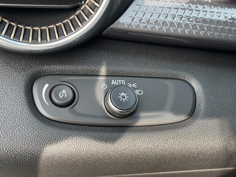 Chevrolet Trax Vehicle Image 12