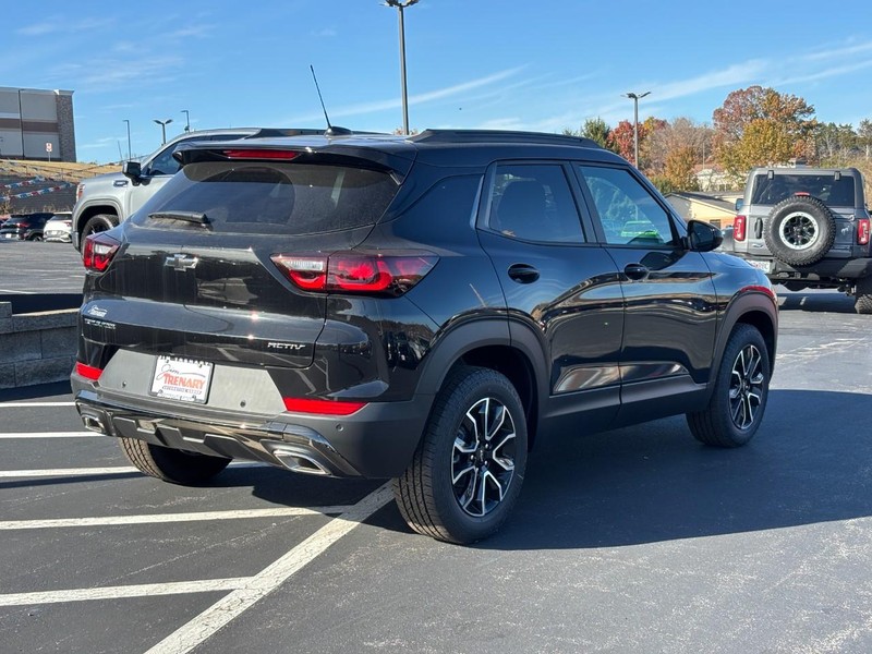 Chevrolet TrailBlazer Vehicle Image 04