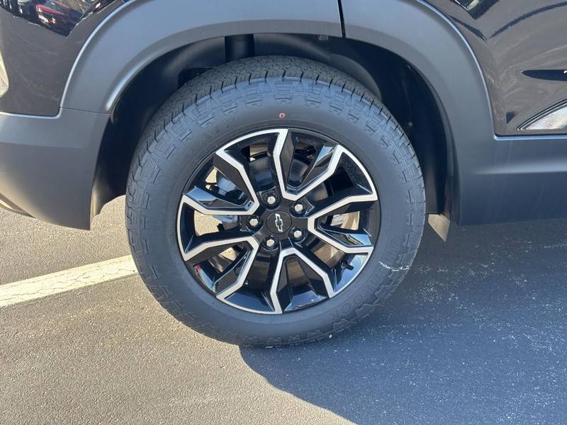 Chevrolet TrailBlazer Vehicle Image 05