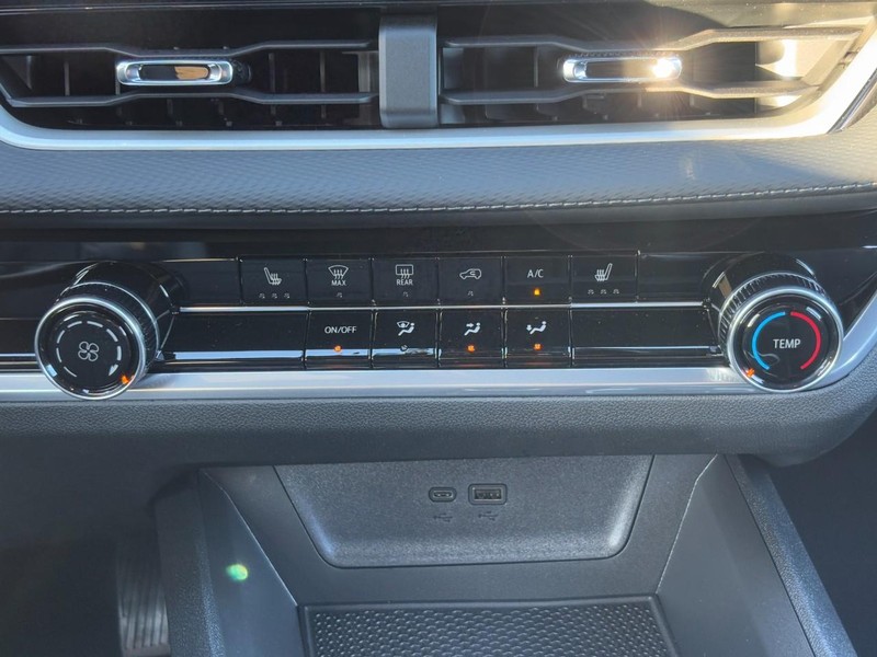 Chevrolet Equinox Vehicle Image 10