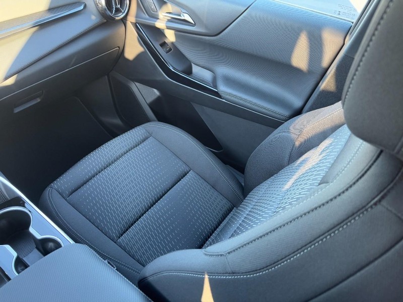 Chevrolet Equinox Vehicle Image 11