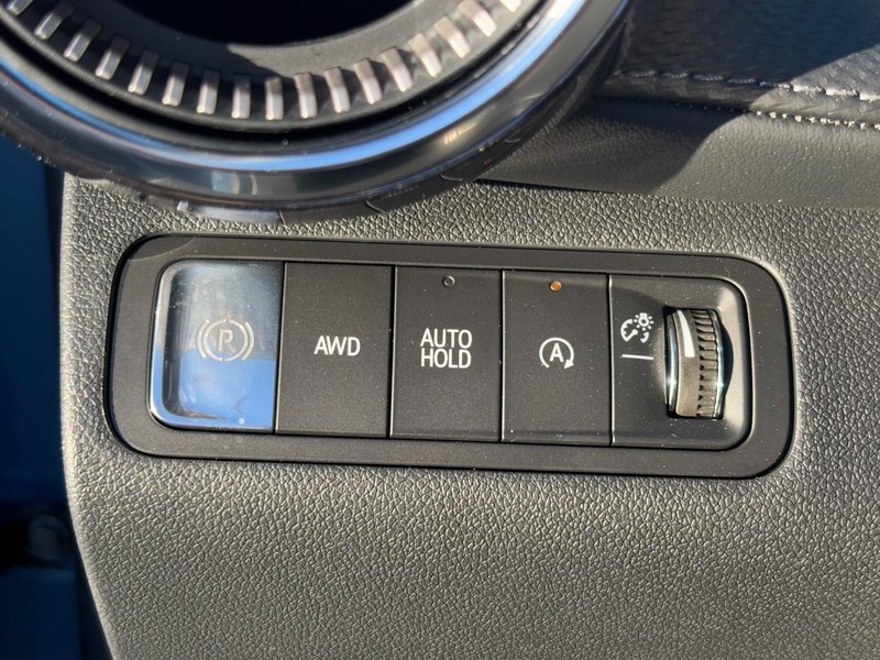 Chevrolet Equinox Vehicle Image 12