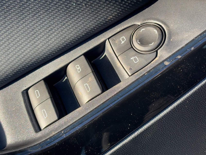 Chevrolet Equinox Vehicle Image 20