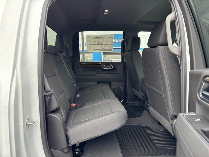 Chevrolet Silverado 3500HD Vehicle Image 06