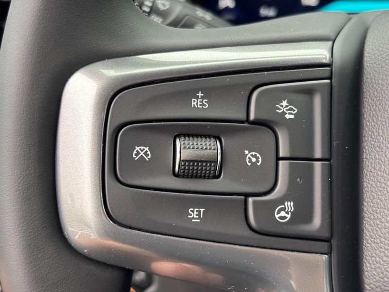 Chevrolet Silverado 3500HD Vehicle Image 13