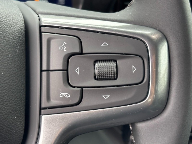 Chevrolet Silverado 3500HD Vehicle Image 14