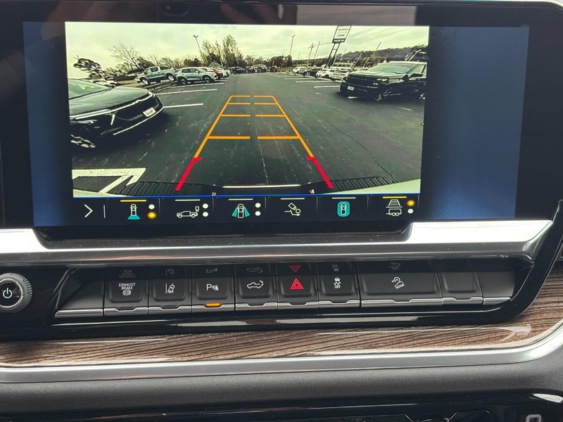 Chevrolet Silverado 3500HD Vehicle Image 17