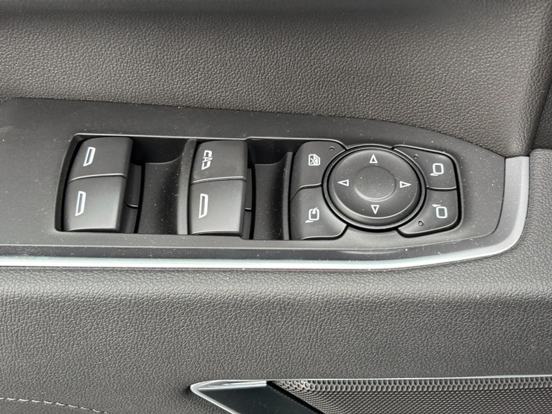 Chevrolet Silverado 3500HD Vehicle Image 20