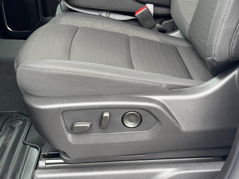 Chevrolet Silverado 3500HD Vehicle Image 22