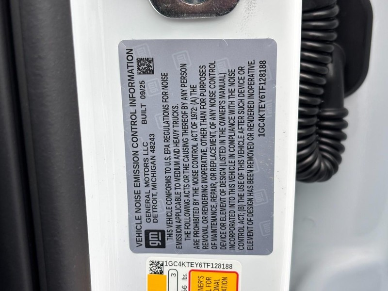 Chevrolet Silverado 3500HD Vehicle Image 23