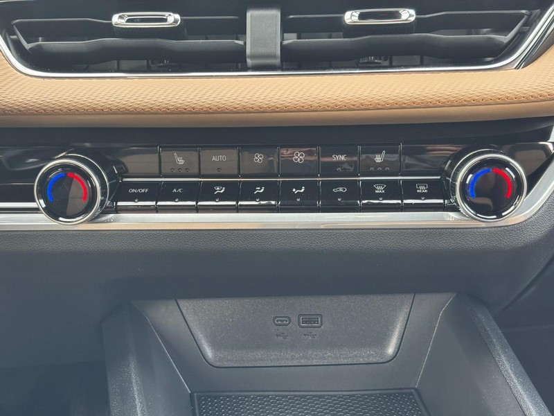 Chevrolet Equinox Vehicle Image 10