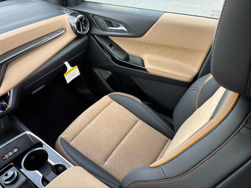 Chevrolet Equinox Vehicle Image 11