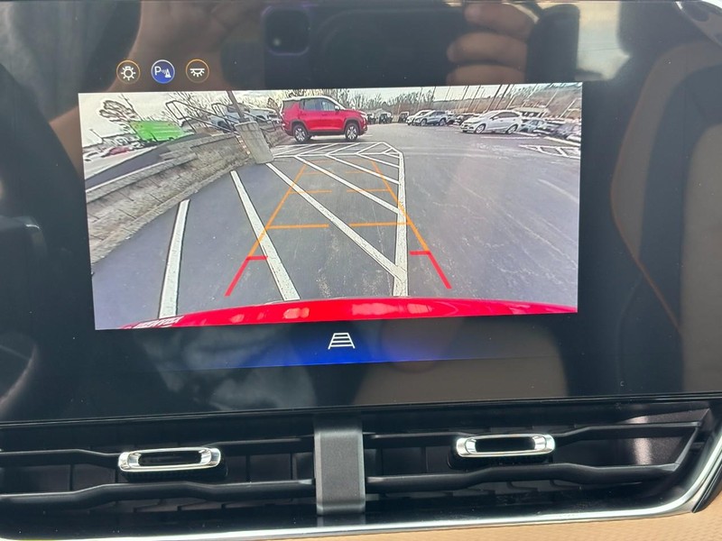 Chevrolet Equinox Vehicle Image 16