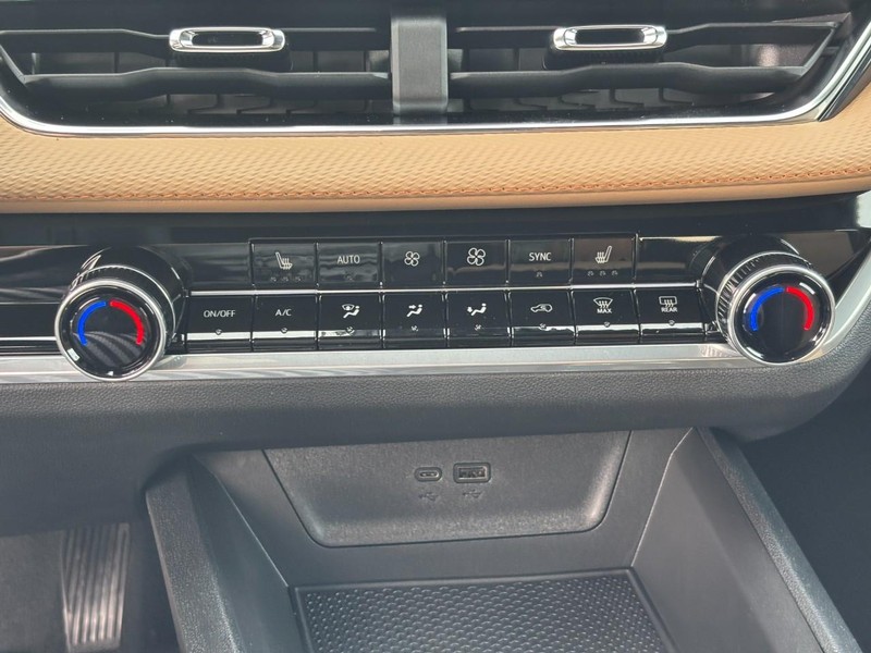 Chevrolet Equinox Vehicle Image 18