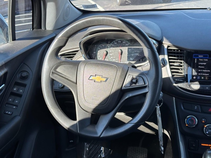 Chevrolet Trax Vehicle Image 12