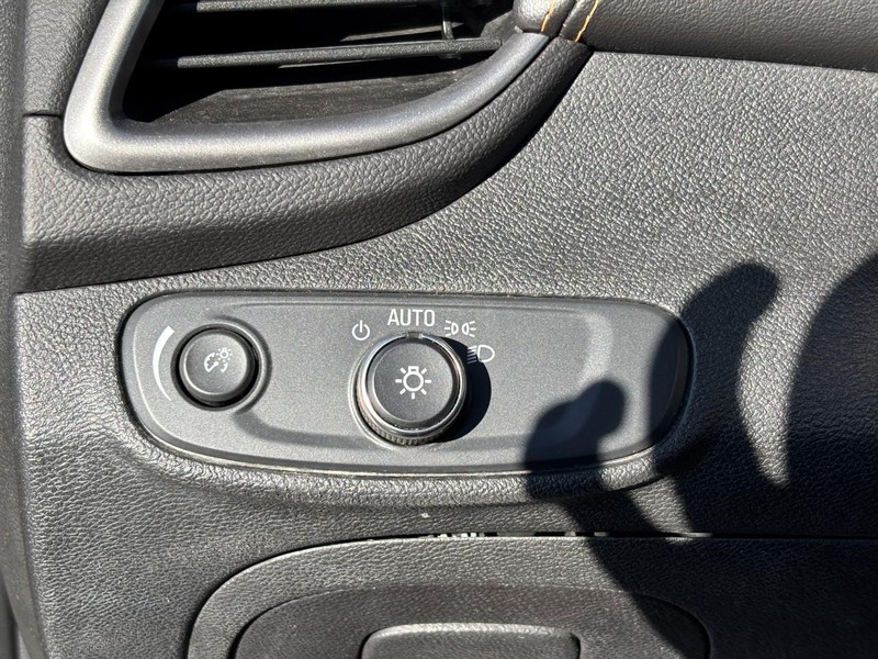 Chevrolet Trax Vehicle Image 16