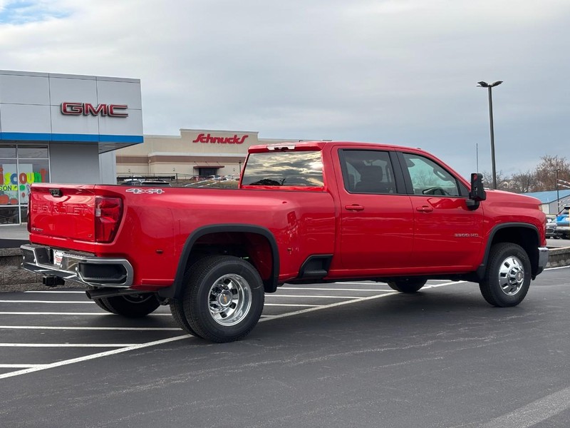 Chevrolet Silverado 3500HD Vehicle Image 04