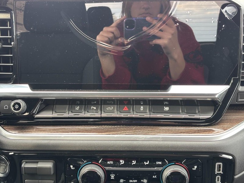 Chevrolet Silverado 3500HD Vehicle Image 09