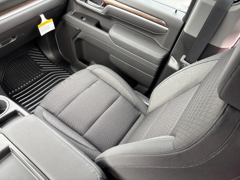 Chevrolet Silverado 3500HD Vehicle Image 11