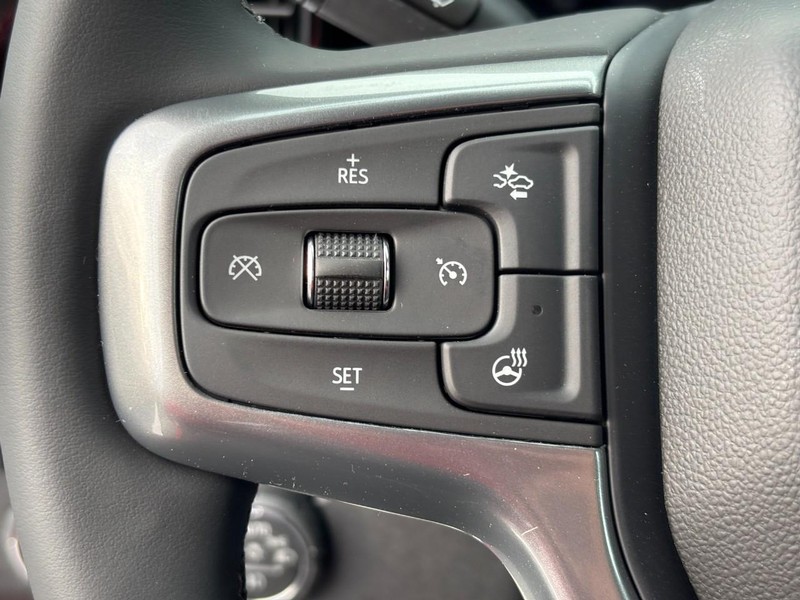 Chevrolet Silverado 3500HD Vehicle Image 13