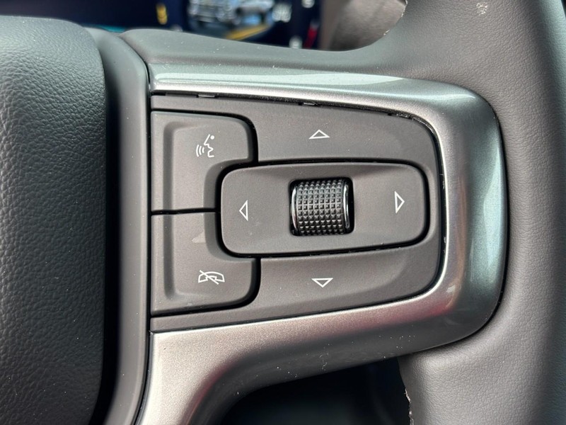 Chevrolet Silverado 3500HD Vehicle Image 14