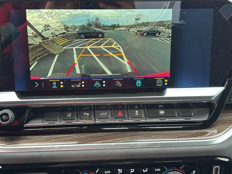 Chevrolet Silverado 3500HD Vehicle Image 17