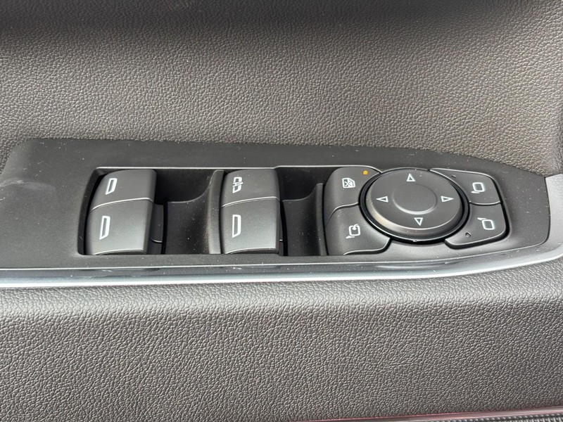 Chevrolet Silverado 3500HD Vehicle Image 20