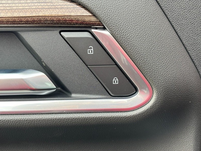 Chevrolet Silverado 3500HD Vehicle Image 21