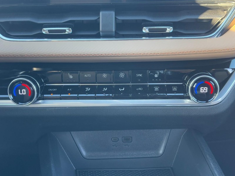 Chevrolet Equinox Vehicle Image 10