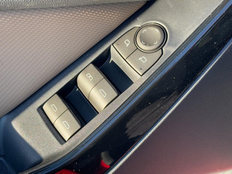 Chevrolet Equinox Vehicle Image 20