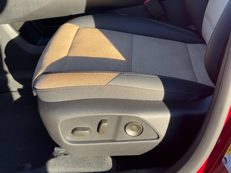 Chevrolet Equinox Vehicle Image 22