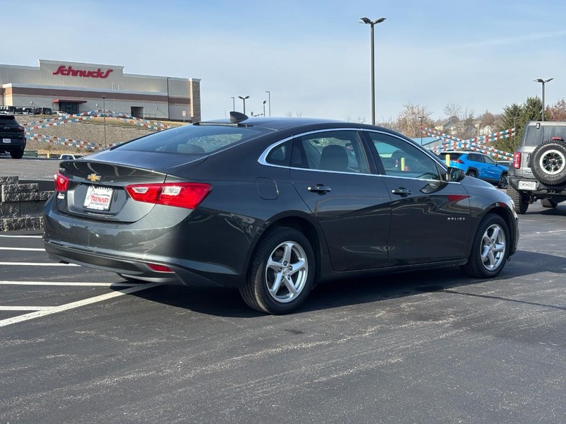 Chevrolet Malibu Vehicle Full-screen Gallery Image 03