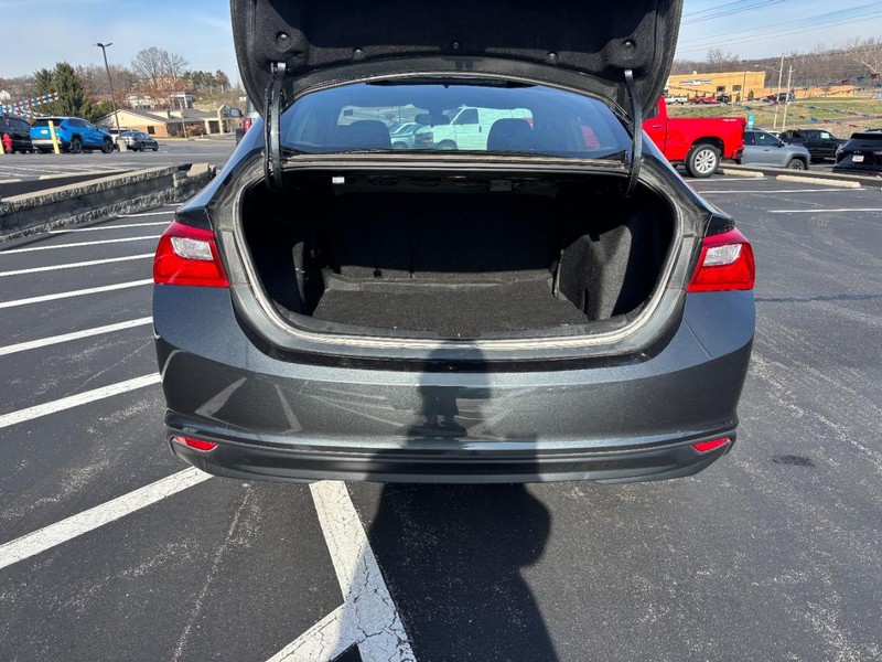 Chevrolet Malibu Vehicle Full-screen Gallery Image 04