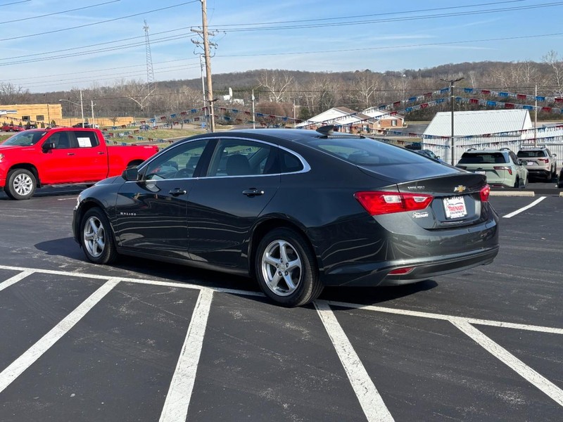 Chevrolet Malibu Vehicle Full-screen Gallery Image 06