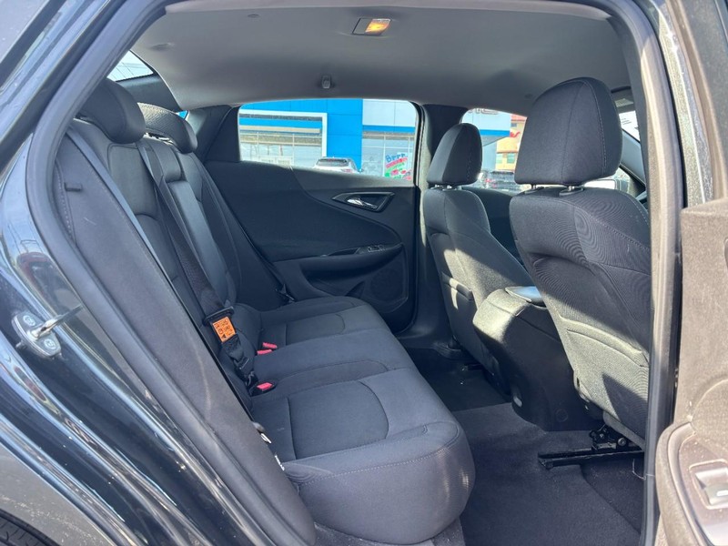 Chevrolet Malibu Vehicle Full-screen Gallery Image 10
